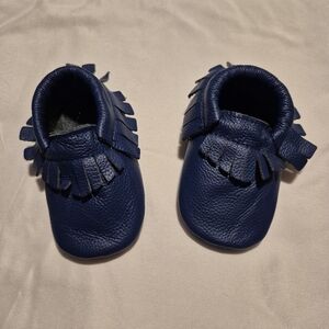 BirdRock Baby blue moccasins size 5.5 on shoe measure small fit 6-12 months